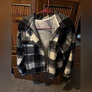 Cute black and white coat! Size s